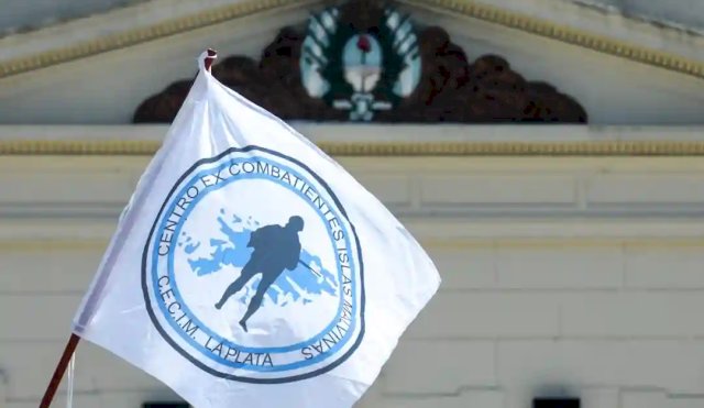HOMENAJEEXCOMBATIENTES